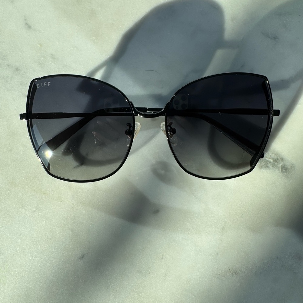 Diff Donna Black Women's Sunglasses - Never Worn - comes with case - oversized